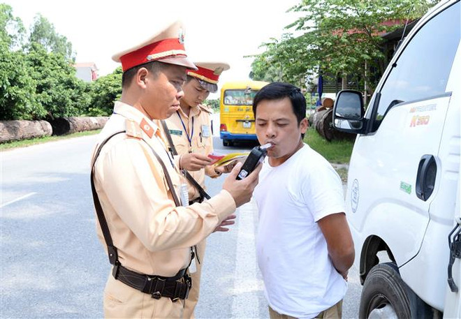 Tiếp tục xử lý nghiêm việc vi phạm nồng độ cồn trong 7 ngày nghỉ Tết ảnh 1