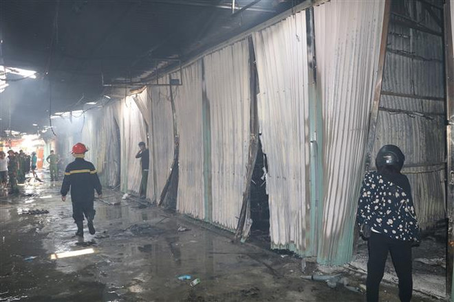 Quảng Ninh: Cháy chợ ở xã biên giới Hoành Mô, 11 kiốt bị thiêu rụi ảnh 1