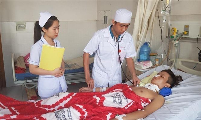 Cứu bệnh nhân sống sót hy hữu sau khi bị đứt rời khí quản ảnh 1