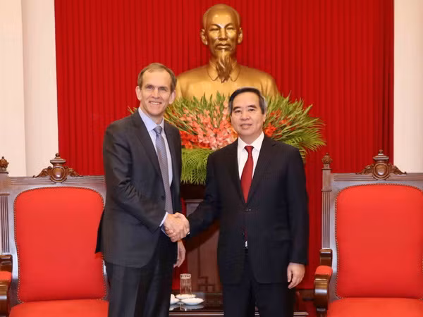 Trưởng ban Kinh tế Trung ương tiếp Phó Chủ tịch của Tập đoàn Google ảnh 1