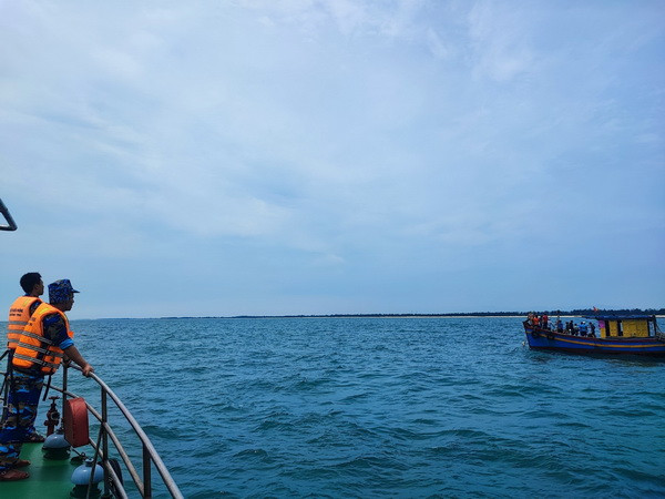 Vụ 2 ngư dân mất tích trên biển Quảng Trị: Tìm thấy thi thể người vợ ảnh 1