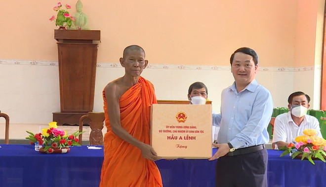 Đoàn công tác Ủy ban dân tộc chúc Tết đồng bào Khmer ở Trà Vinh ảnh 1