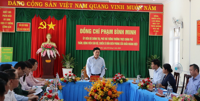 Phó Thủ tướng Phạm Bình Minh thăm, tặng quà dân biên giới Bình Phước ảnh 1