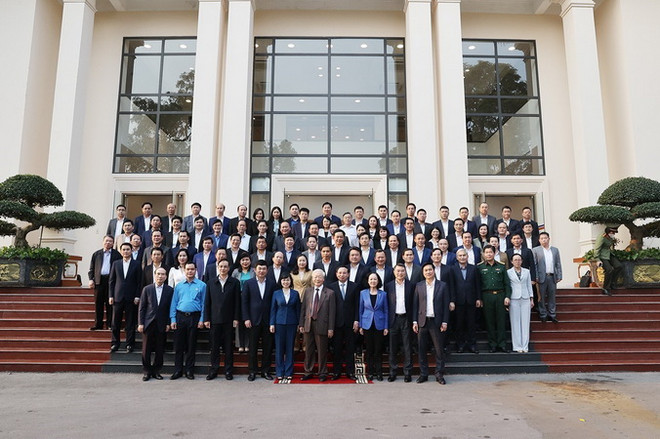 "Tiếp tục đổi mới tư duy, cách làm đưa Quảng Ninh phát triển mạnh mẽ" ảnh 2