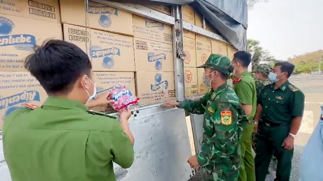 An Giang: Liên tiếp thu lượng lớn hàng, vật tư y tế không rõ nguồn gốc ảnh 1