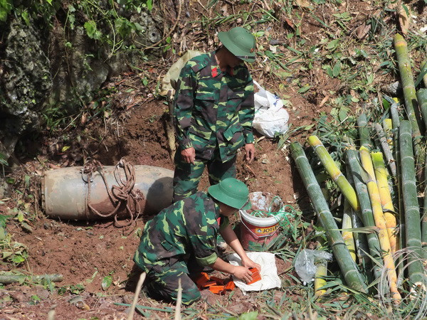 Phú Thọ hủy nổ thành công quả bom nổ chậm nặng 250kg ảnh 1