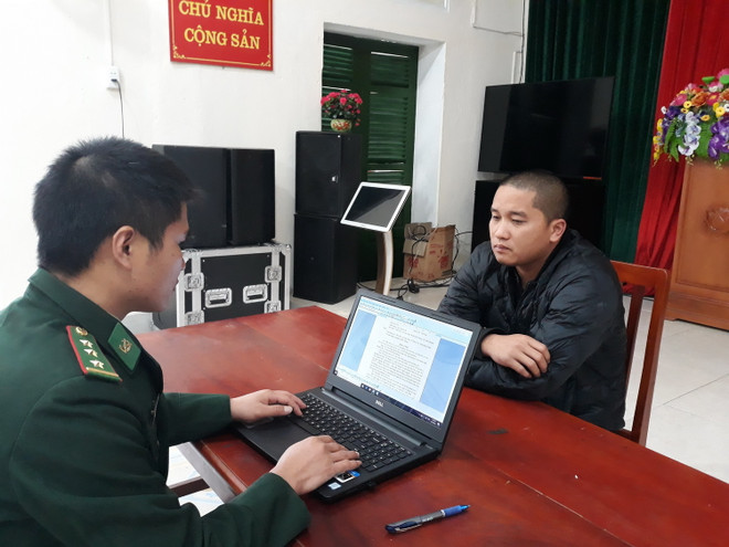 Quảng Ninh: Bắt giữ đối tượng vận chuyển gần 1.200 chai rượu nhập lậu ảnh 1