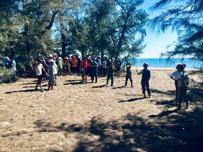 Quảng Bình: Tìm thấy thi thể nam sinh bị sóng biển cuốn trôi ảnh 1