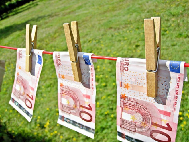 Ảnh minh họa. (Nguồn: cyprus-mail.com) EU phạt Romania, Ireland vì không thực hiện quy định chống rửa tiền ảnh 1