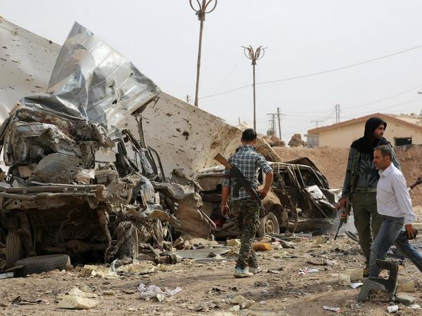 Đánh bom gần trường học ở Syria, gần 100 người thương vong ảnh 1