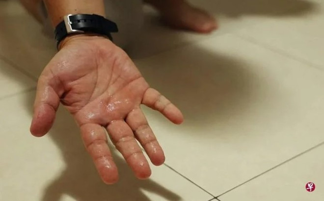 Hàng xóm khởi kiện vì một người đàn ông lắp 9 chiếc điều hòa trong nhà ảnh 1