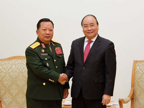 Thủ tướng Nguyễn Xuân Phúc tiếp Bộ trưởng Quốc phòng Lào ảnh 1