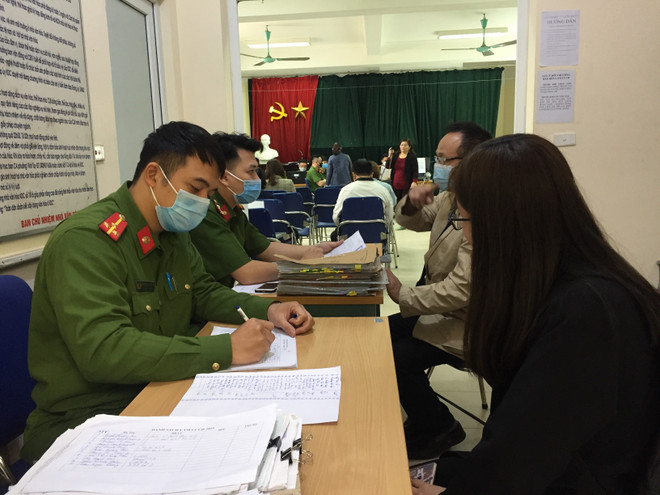 Điểm làm căn cước công dân tại phường Vĩnh Tuy, quận Hai Bà Trưng, Hà Nội. (Ảnh: Nguyễn Thắng/TTXVN) Đổi mới công tác quản lý Nhà nước về dân cư theo hướng hiện đại ảnh 2