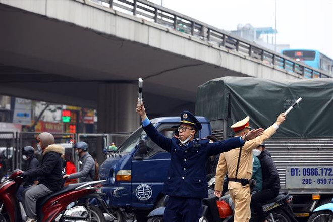 Hà Nội phân luồng phục vụ thông xe đường Huỳnh Thúc Kháng kéo dài ảnh 1