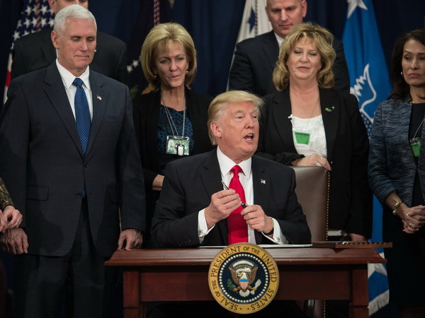 Ông Trump đầu tư 8 tỷ USD xây bức tường biên giới với Mexico ảnh 1