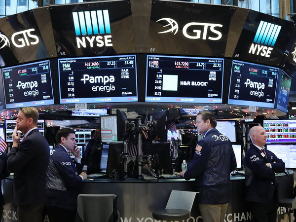 Chỉ số Dow Jones lần đầu tiên đóng phiên trên 20.000 điểm ảnh 1