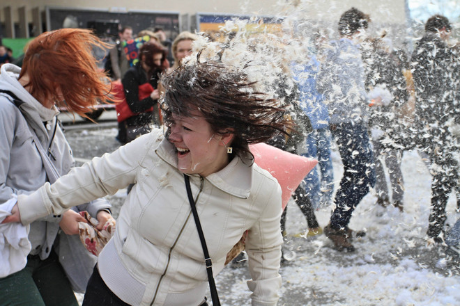 [Photo] "Cuộc chiến gối ôm" tại Séc lập kỷ lục Guinness ảnh 2