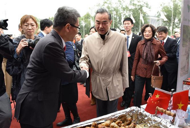 Việt Nam tham dự hội chợ bán hàng từ thiện quốc tế tại Trung Quốc ảnh 1