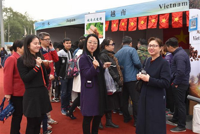 Việt Nam tham dự hội chợ bán hàng từ thiện quốc tế tại Trung Quốc ảnh 4