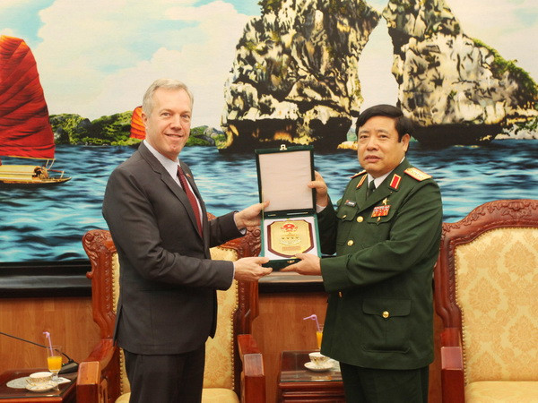 Đại tướng Phùng Quang Thanh tiếp Đại sứ Hoa Kỳ Ted Osius ảnh 1