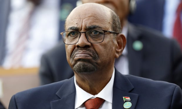Sudan: Các luật sư của ông Bashir rời tòa để phản đối cáo trạng ảnh 1