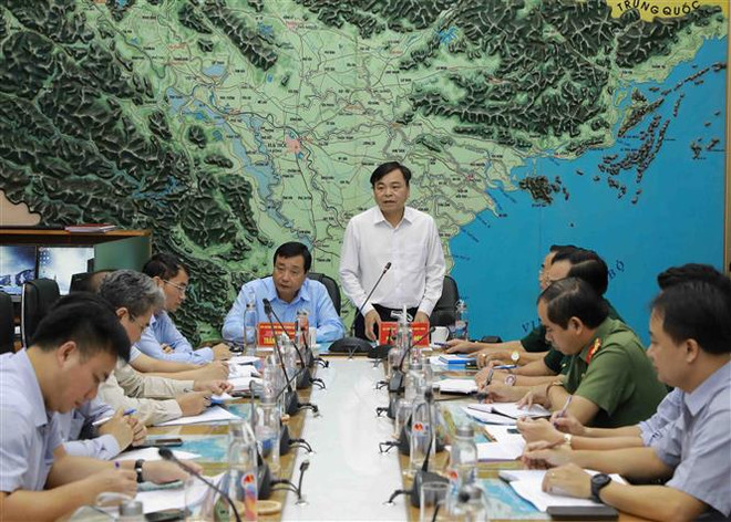 Chủ động triển khai ứng phó với vùng áp thấp và mưa lũ ảnh 3