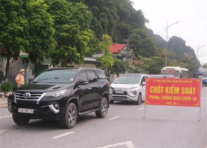 Quảng Ninh thí điểm test nhanh COVID-19 tại 3 trạm kiểm soát cửa ngõ ảnh 1