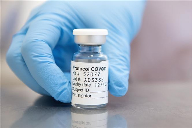 Vắcxin ngừa COVID-19 do hãng dược phẩm liên doanh Anh-Thụy Điển AstraZeneca phát triển. (Ảnh: AFP/TTXVN) Anh yêu cầu bên thứ ba đánh giá độc lập về vắcxin của AstraZeneca ảnh 1