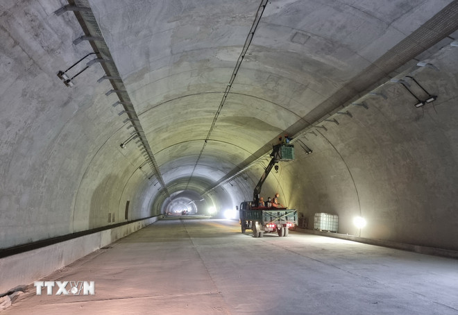 Câu 5: “Khổ giới hạn đường bộ” trong bộ câu hỏi và đáp án luật giao thông đường bộ là gì?