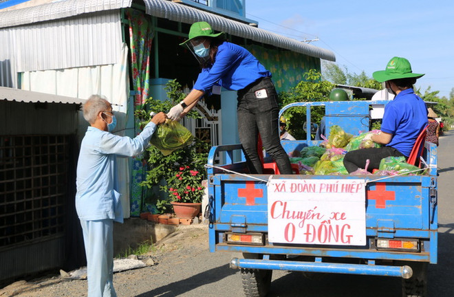 Dịch COVID-19: “Chuyến xe 0 đồng” - trao gửi những yêu thương ảnh 1