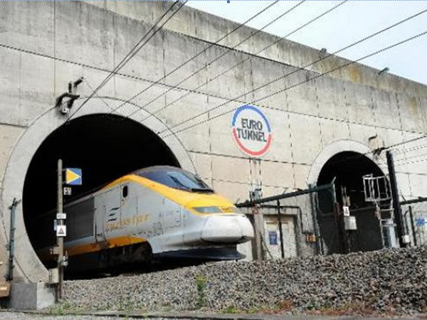 Giao thông tại đường hầm qua eo biển Manche lại bị đình trệ ảnh 1