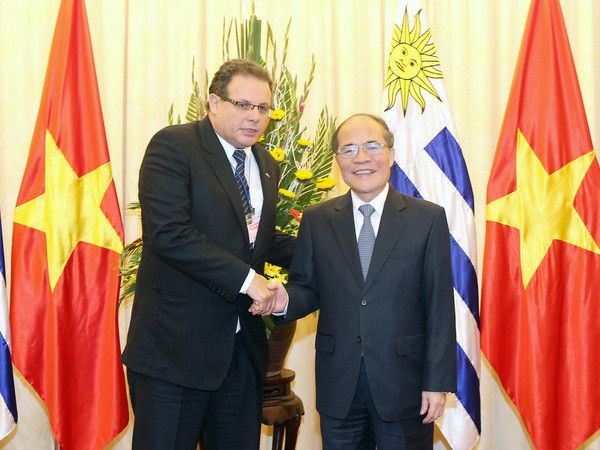 Chủ tịch Quốc hội đón, hội đàm với Chủ tịch Hạ viện Uruguay ảnh 1