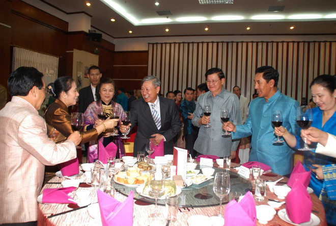 Đại sứ quán Việt Nam tại Lào tổ chức chiêu đãi mừng Xuân Ất Mùi ảnh 1