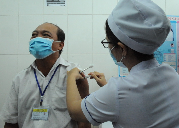 TP.HCM đề nghị ưu tiên tiêm vắcxin phòng COVID-19 cho hơn 44.000 người ảnh 1