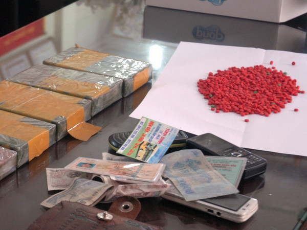 Thu giữ hơn 1.500 viên ma túy tổng hợp từ Lào vào Việt Nam ảnh 1