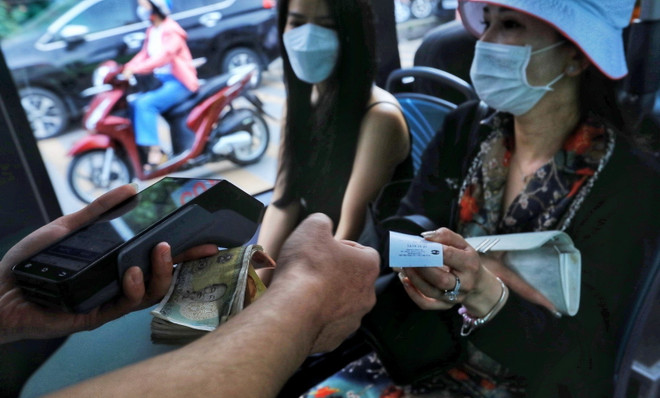 Hình ảnh các tuyến xe buýt điện ở Hà Nội vận hành ổn định ảnh 9