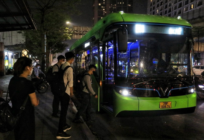 Hình ảnh các tuyến xe buýt điện ở Hà Nội vận hành ổn định ảnh 4