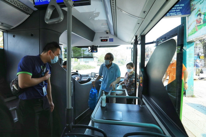 Hình ảnh các tuyến xe buýt điện ở Hà Nội vận hành ổn định ảnh 11