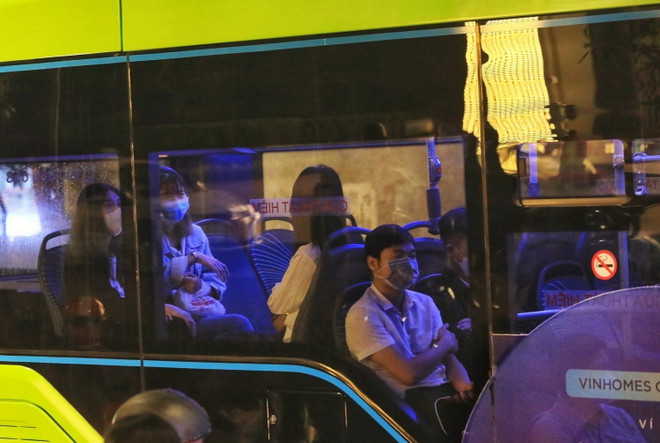 Hình ảnh các tuyến xe buýt điện ở Hà Nội vận hành ổn định ảnh 5