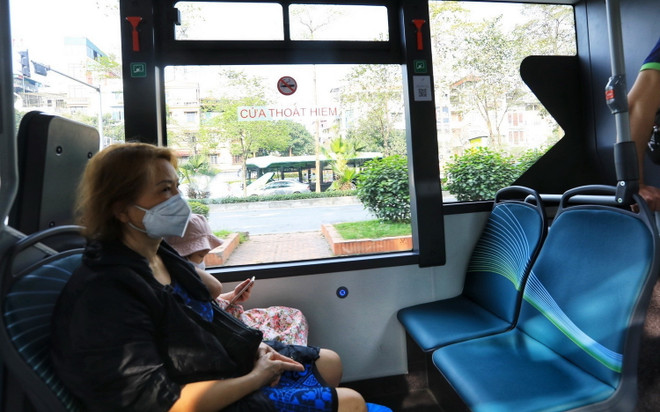 Hình ảnh các tuyến xe buýt điện ở Hà Nội vận hành ổn định ảnh 1
