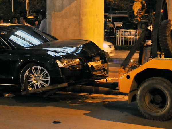 Vụ tai nạn ôtô tại Tân Sơn Nhất: Một nạn nhân đã tử vong ảnh 1