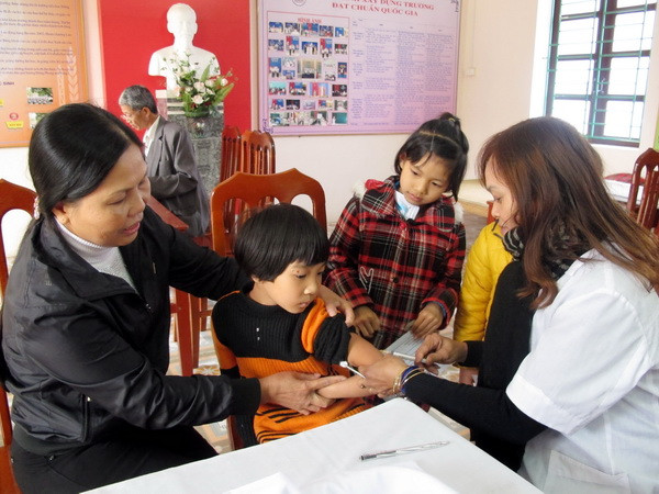 Đảm bảo tất cả trẻ khi đủ 9 tháng tuổi được tiêm vắcxin sởi ảnh 1