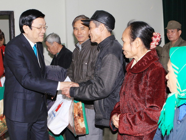 Chủ tịch nước tặng quà Tết cho chiến sỹ, nhân dân Trường Sa ảnh 1