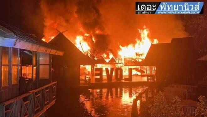 Thái Lan: Cháy chợ nổi du lịch nổi tiếng ở thành phố Pattaya ảnh 1