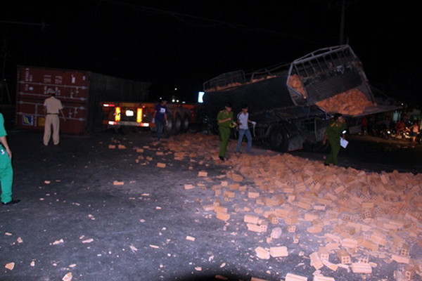 Tai nạn liên hoàn trên đường Hồ Chí Minh làm một người chết ảnh 1