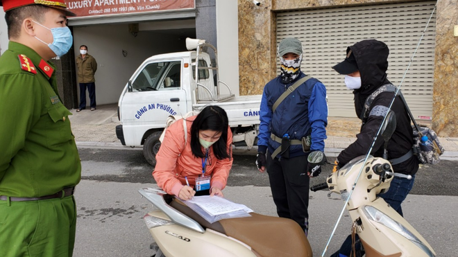 Xử phạt 3 trường hợp không thuộc diện được phép ra đường ảnh 1