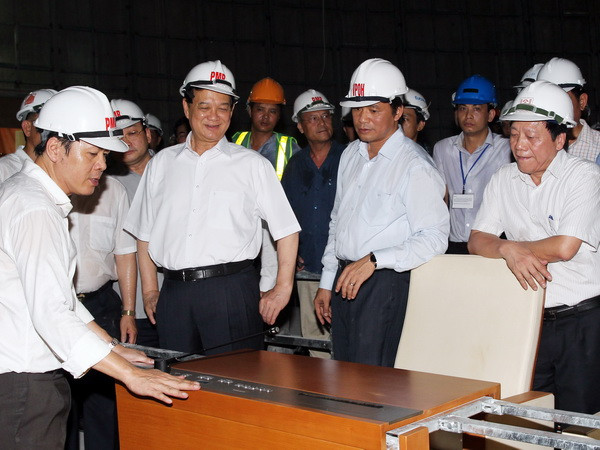 Thủ tướng Chính phủ Nguyễn Tấn Dũng đã tới thị sát, kiểm tra tiến độ xây dựng công trình Nhà Quốc hội. (Ảnh: Đức Tám/TTXVN) Thủ tướng kiểm tra tiến độ xây Dự án công trình Nhà Quốc hội ảnh 1