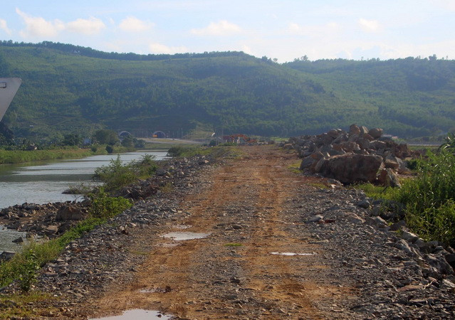 Thanh Hóa: Nhiều đê điều bị hư hỏng do thi công cao tốc Bắc-Nam ảnh 2