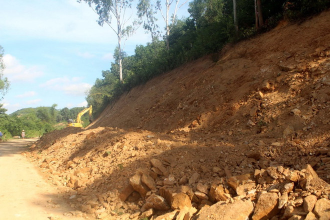 Thanh Hóa: Nhiều đê điều bị hư hỏng do thi công cao tốc Bắc-Nam ảnh 1