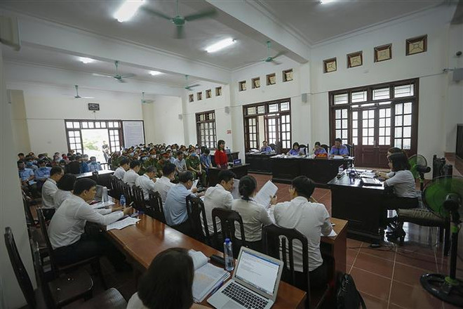 Vụ gian lận điểm thi ở Hòa Bình: Đề nghị mức án đối với các bị cáo ảnh 2